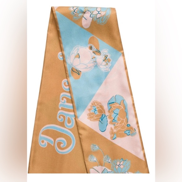 BNWT Gucci Tan and Blue Silk Scarf - Picture 2 of 3